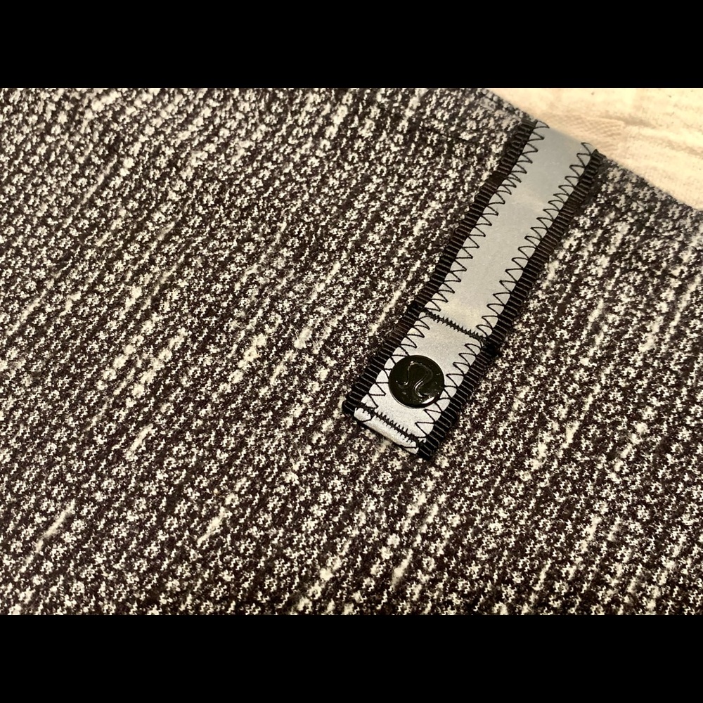 Lululemon Vinyasa Scarf
Coco Pique Black White - Picture 10 of 11